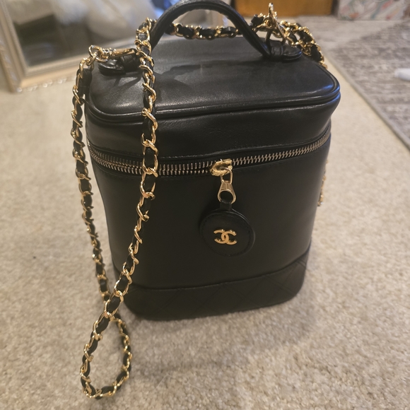 CHANEL Chain Bag - Picture 1 of 7